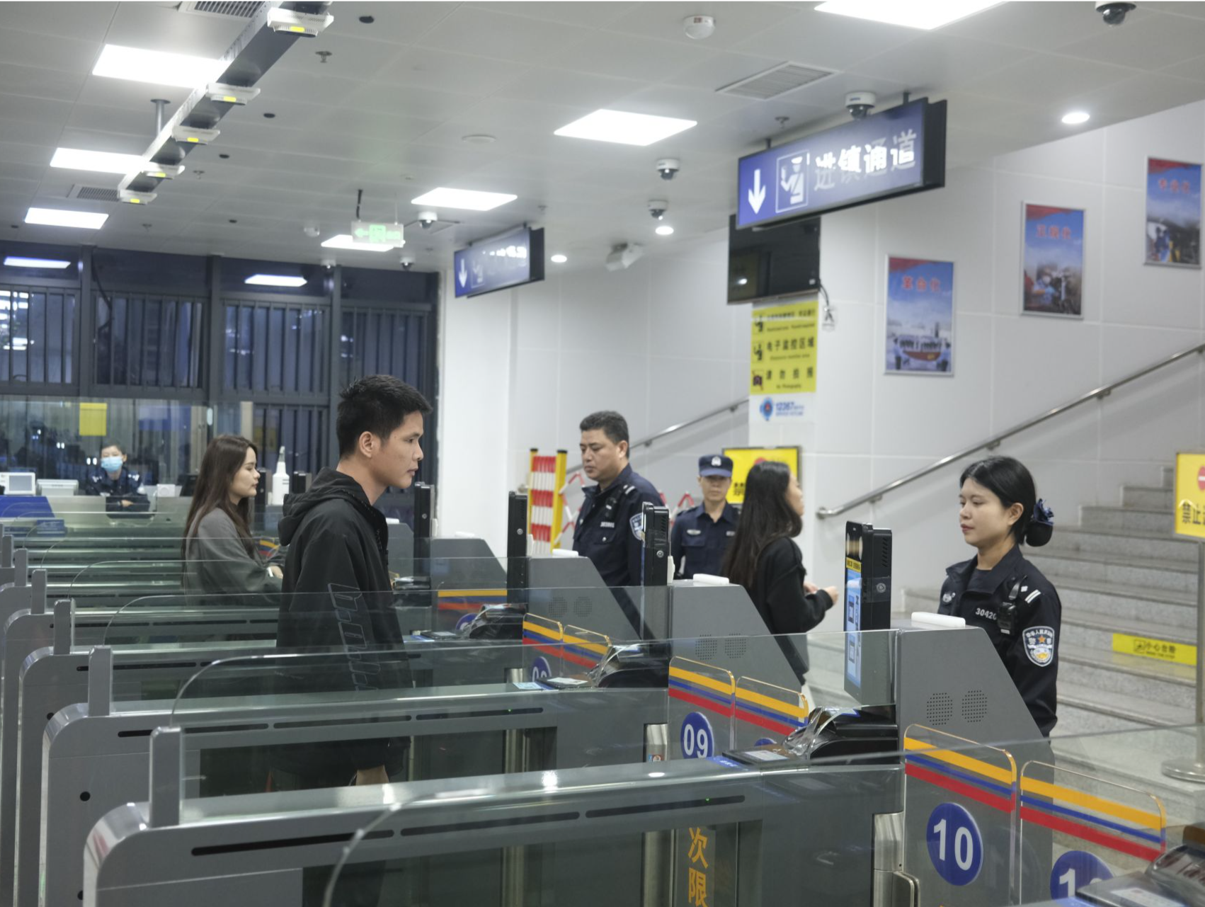 你见过中英街的夜景吗？中英街延长通关时间