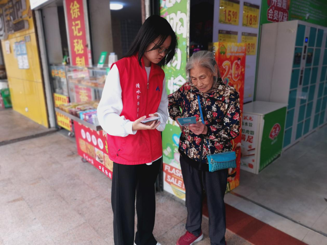 清水河草埔西社区组织青少年开展食品安全宣传