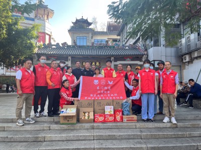 深圳志愿者腊八节为困境人员送“暖心粥”