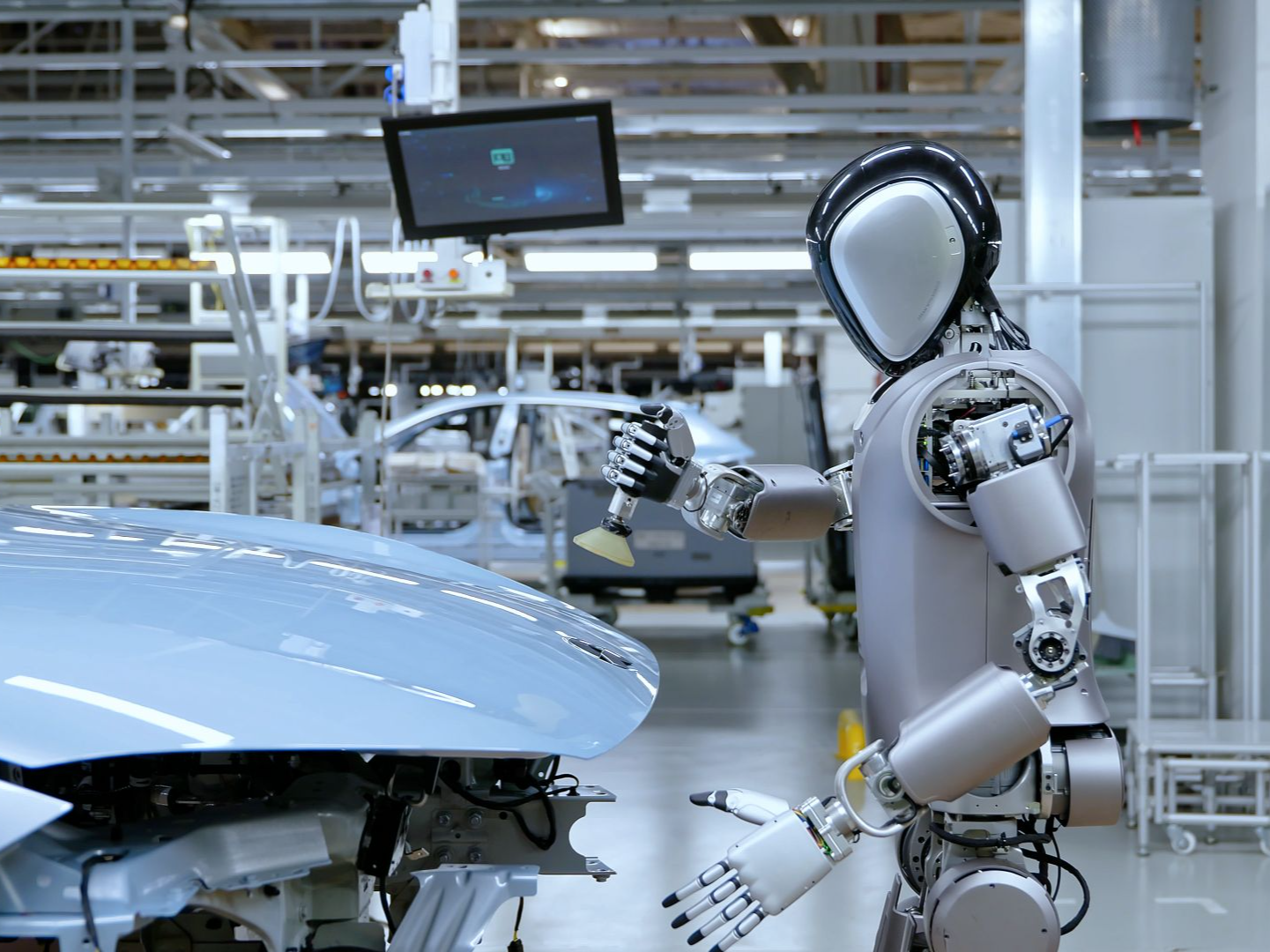 深企工业版人形机器人汽车工厂首次“实训”