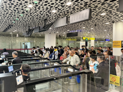中新互免签实施后 深圳机场口岸两国免签人员超1.11万人次