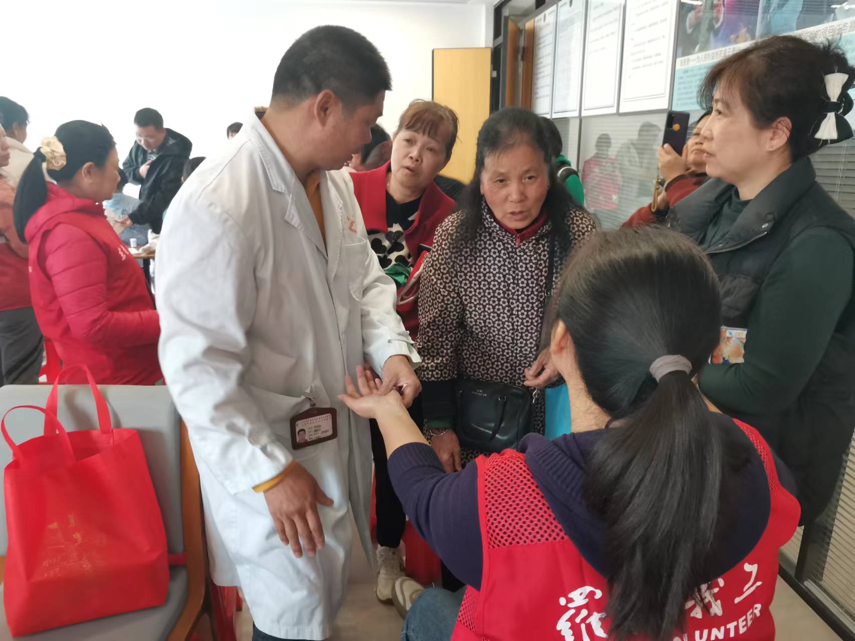 东晓街道木棉岭社区开展志愿者健康学习讲座