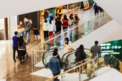 购物中心迎来开业潮！2024年深圳商业有望一马当先，汇聚消费人气