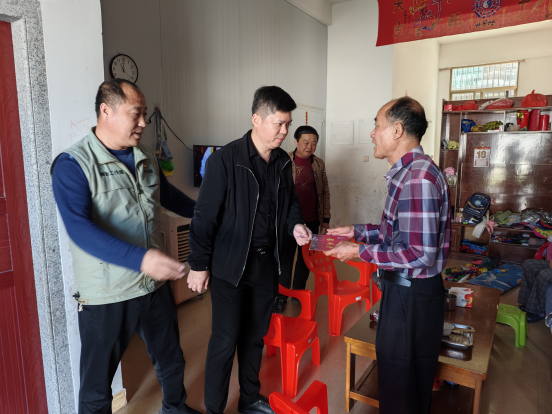 温暖迎新春！深圳驻仙城镇帮扶工作队走访慰问困难群众