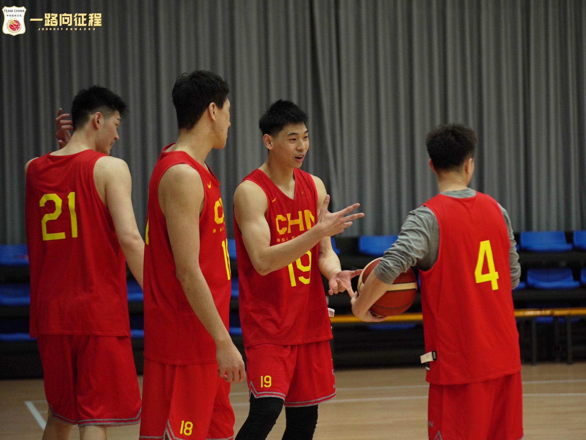 整装待发！中国男篮在青岛全力备战亚洲杯