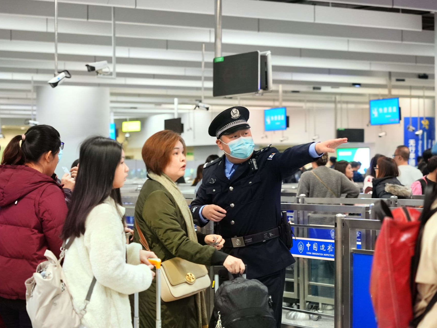 西九龙站口岸大年初一迎客超9万人次