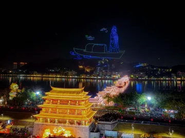 “韩愈”穿越千年俯瞰韩江！千架无人机勾勒出秀美潮州的锦绣画卷