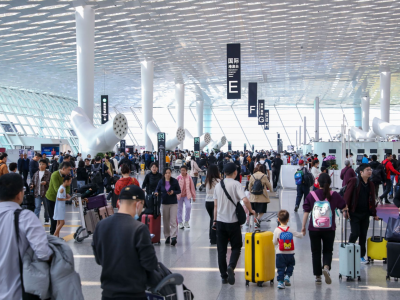 深圳机场单日客流超19万人次