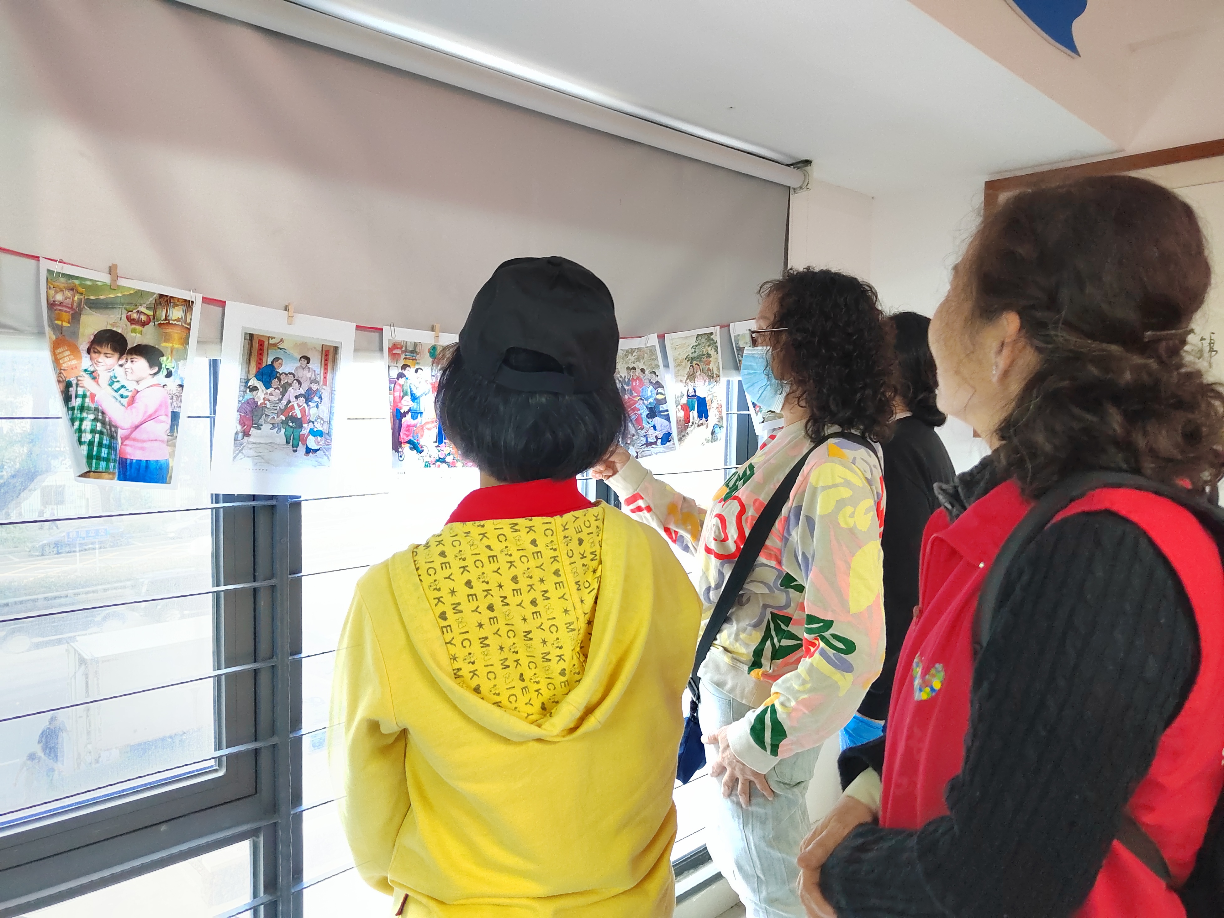 翠竹街道木头龙社区开展年画展览活动