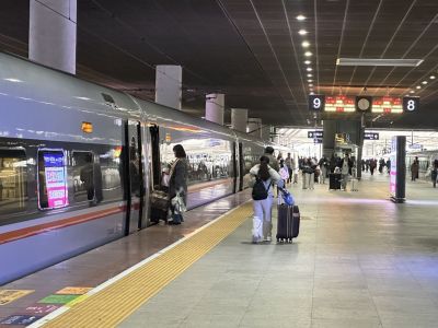 本周末深圳铁路迎来春运最后客流高峰