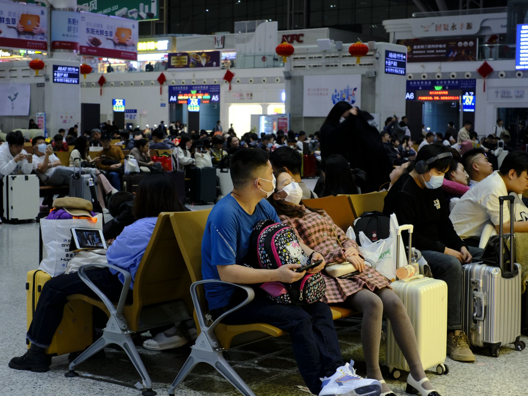 南方小年广铁迎来春运节前客流最高峰，发送旅客219.2万人次
