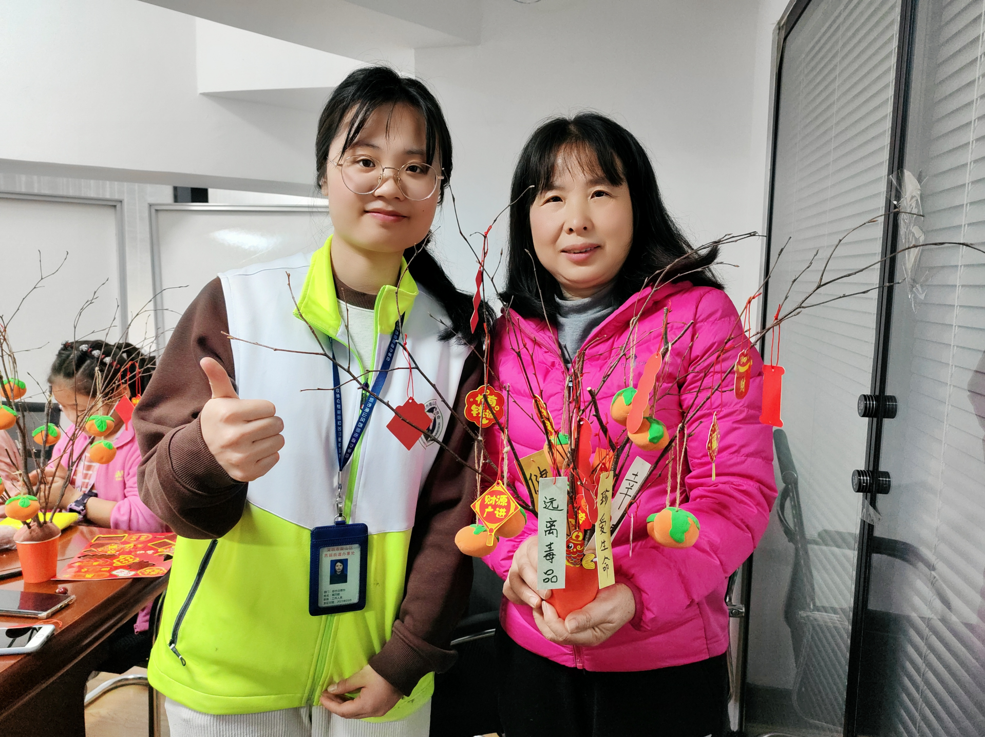 以“树”拒毒 “签”动人心 西丽街道开展春节系列禁毒宣传活动