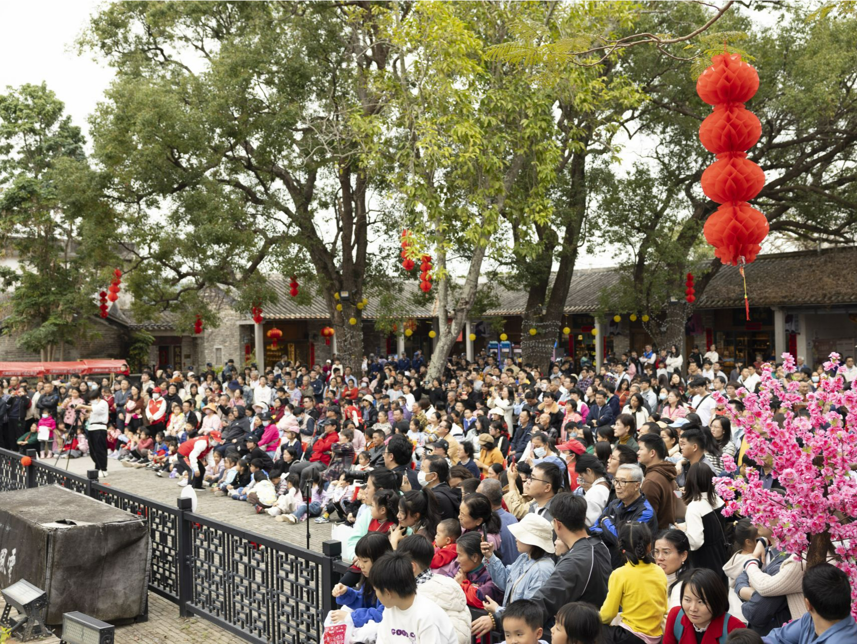 大鹏所城鼓乐喧天，精彩粤剧乐翻游客！