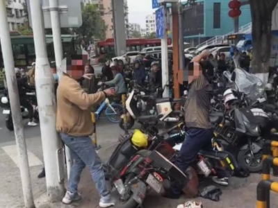 广州警方辟谣“西村地铁站出口发生砍人事件”：两人因抢车位产生纠纷