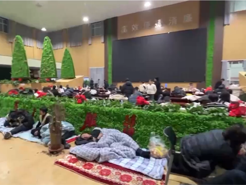 沙尘+降雪，超2万名旅客滞留瓜州！甘肃把能提供的床位都贡献出来了