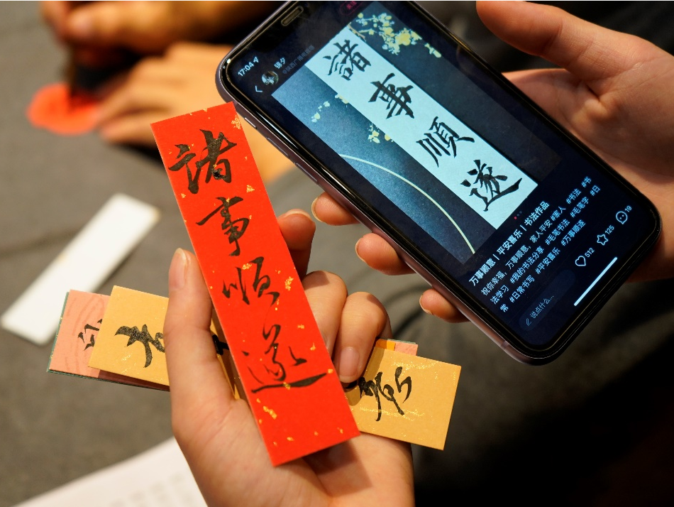 为最可爱的人送文化写春联，深圳文化大家进军营慰问一线战士