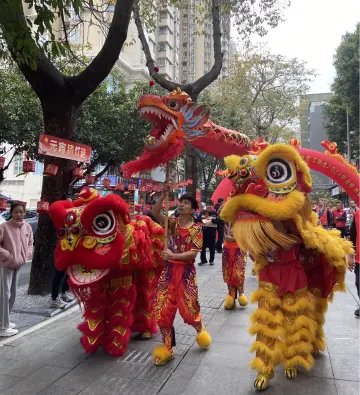 助力“百千万工程” | 猜灯谜 赏节目 玩蹴鞠，鹏盛社区工会联合会元宵市集好热闹