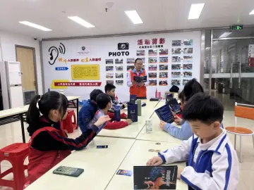 东晓街道组织青少年开展沉浸式禁毒学习体验活动