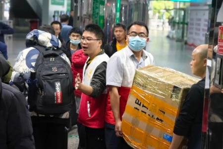 温暖回家路，中山超200人次志愿者护航春运