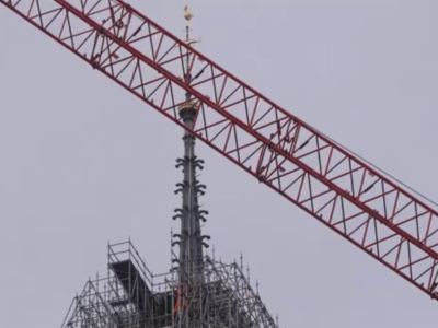 巴黎圣母院新建尖顶外围脚手架开始拆除 预计将在奥运期间完全复原