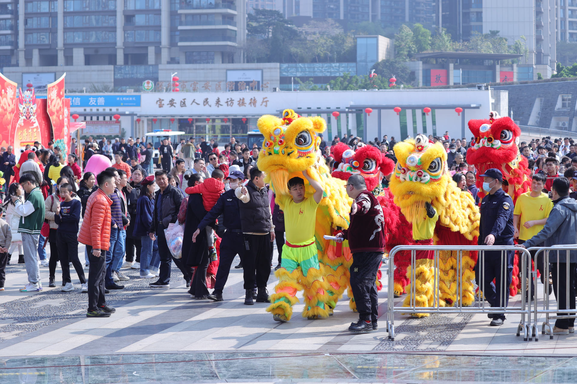 龙年春节宝安区共接待游客106.12万人次，旅游总收入7.5亿元