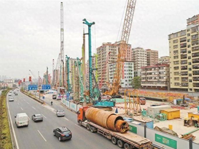 深圳重点工程建设一派繁忙