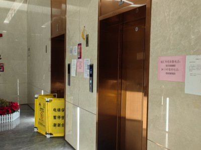 深圳一小区电梯故障频发，有老人小孩被困半小时，物业回应→