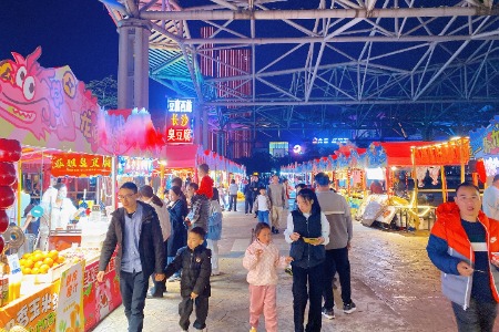 假期过后去哪玩？中山博览中心“新春限定”万龙盘市延续至正月十五