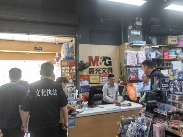 凤凰街道开展“扫黄打非·护苗”专项行动共建平安校园