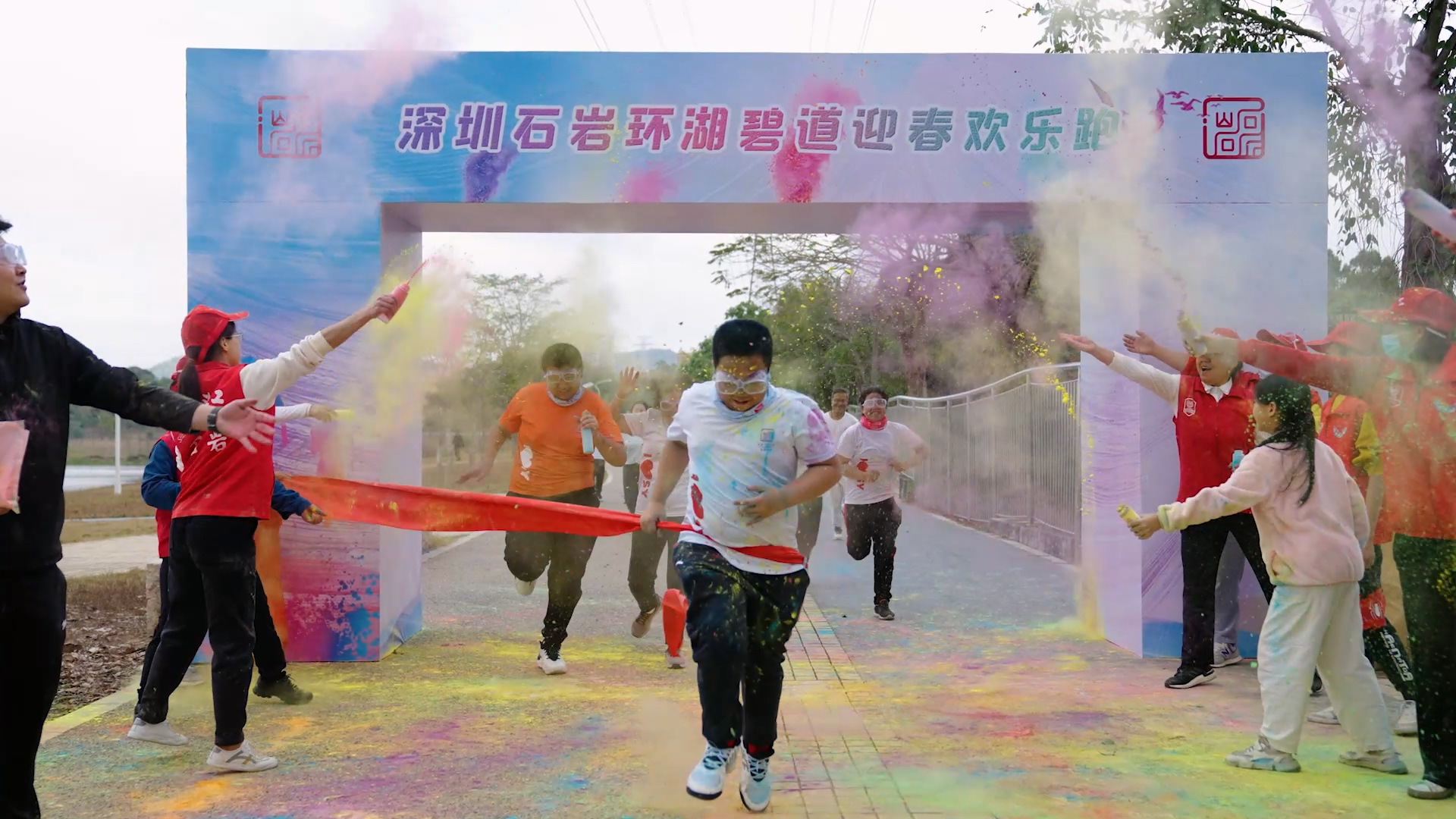 迎新年跑出彩，2024年石岩环湖碧道迎春欢乐跑开跑
