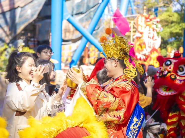 春节恰逢情人节，来深圳欢乐谷新春欢乐节甜蜜过大年