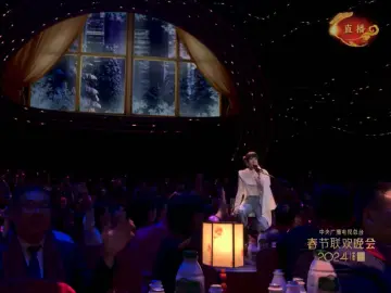 首发！“深圳之光”照亮春晚舞台，任素汐动情献唱《枕着光的她》