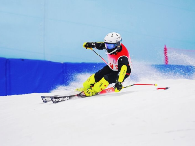 11岁少年勇闯全国滑雪公开赛 深圳学子吴日尧以国家队为目标