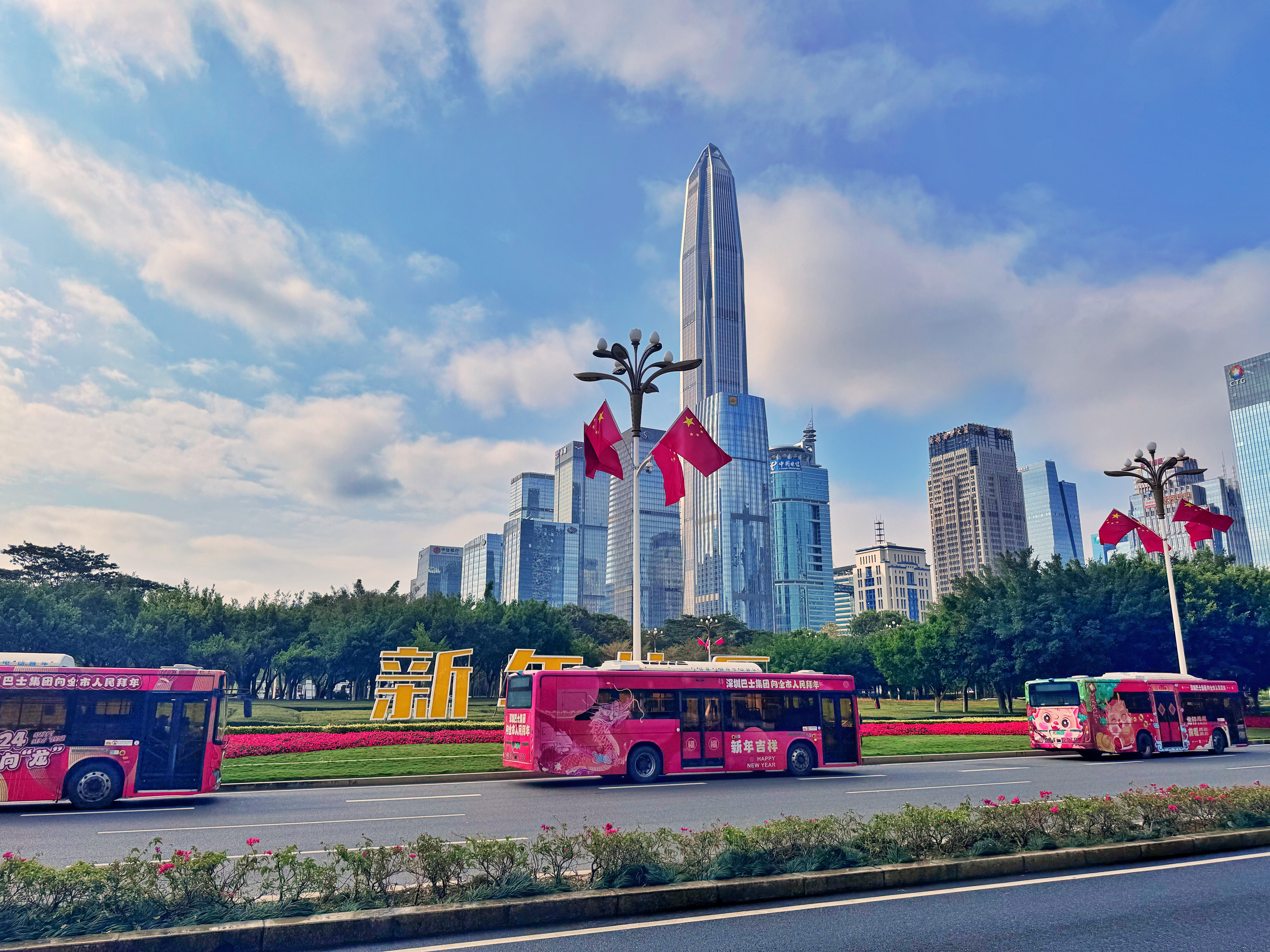 深圳“龙年”主题巴士上线，带您新春喜庆游鹏城！