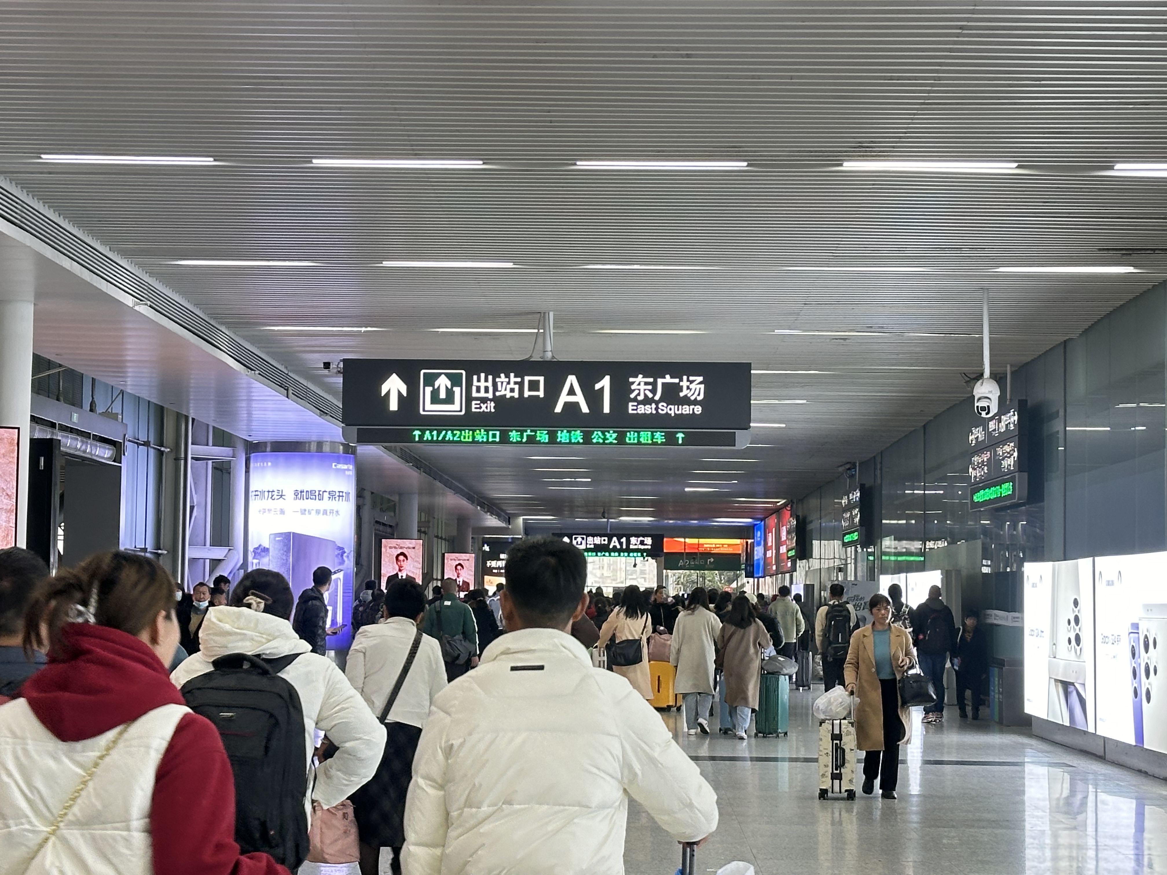 深圳铁路：本周末还有一波春运客流高峰，进京列车需”二次安检“
