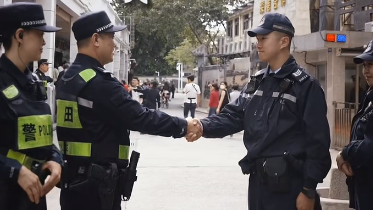 相守相望！深港警察同框执勤 接力守护中英街
