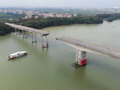 广州南沙：桥面断裂5人“接力”拦车，拟认定见义勇为 