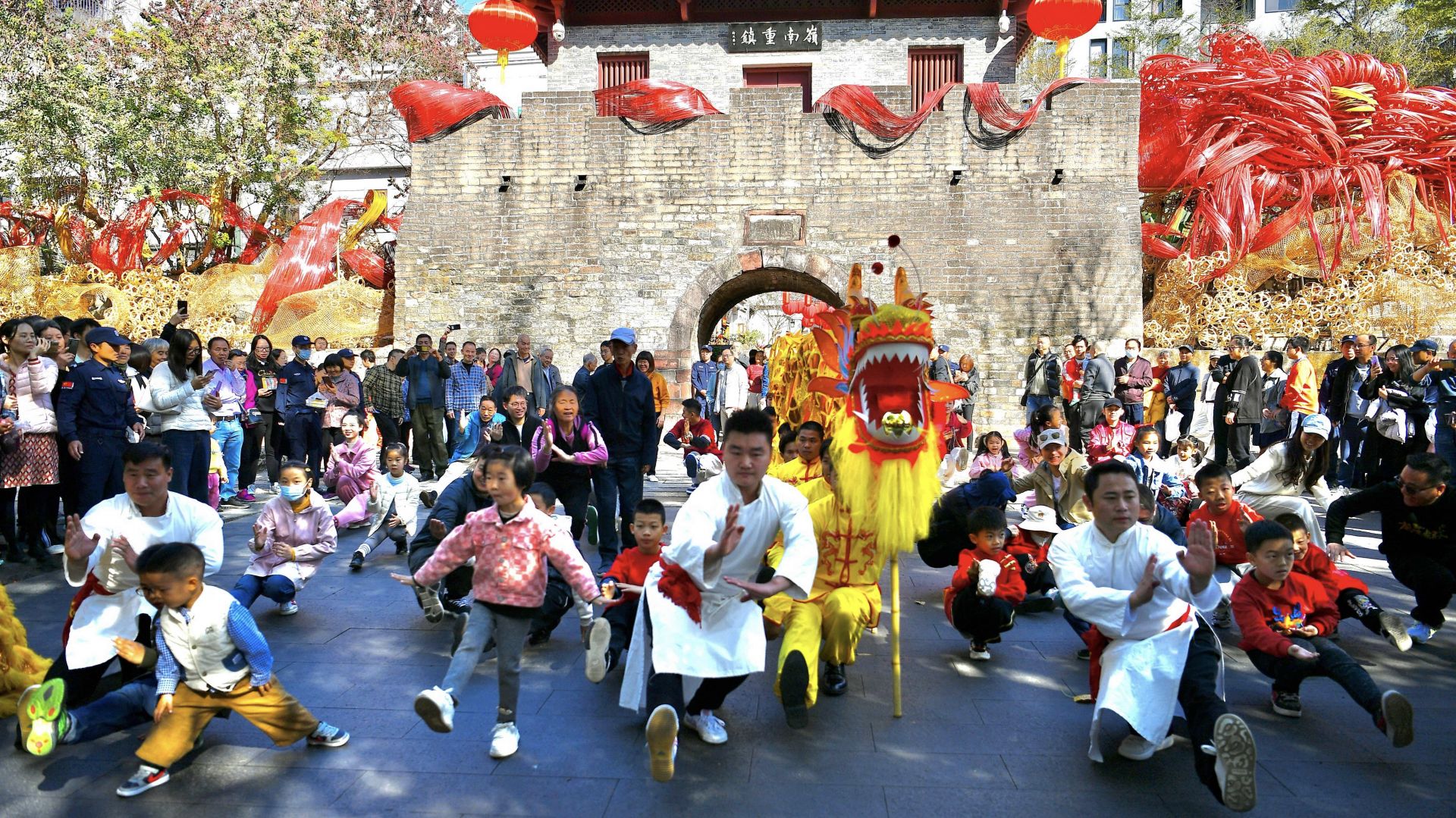 咏春贺新春快闪活动亮相南头古城