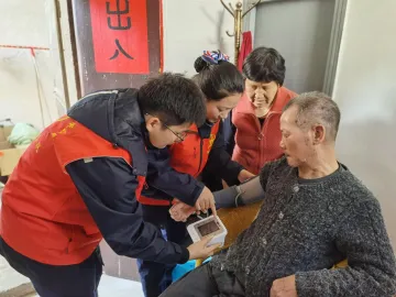 汕汾高速志愿者上门提供贴心服务，独居老人收到新春暖心大礼包