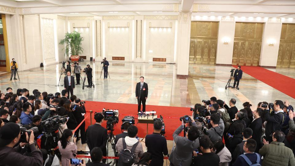 张玉卓：2025年央企战略性新兴产业收入占比要达到35%