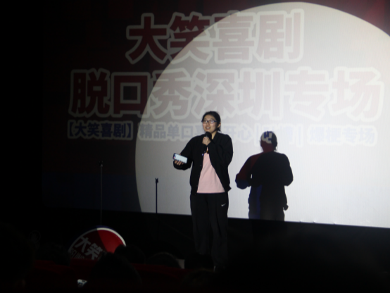 深圳福田CBD，有一群靠“讲笑话”赚钱的人