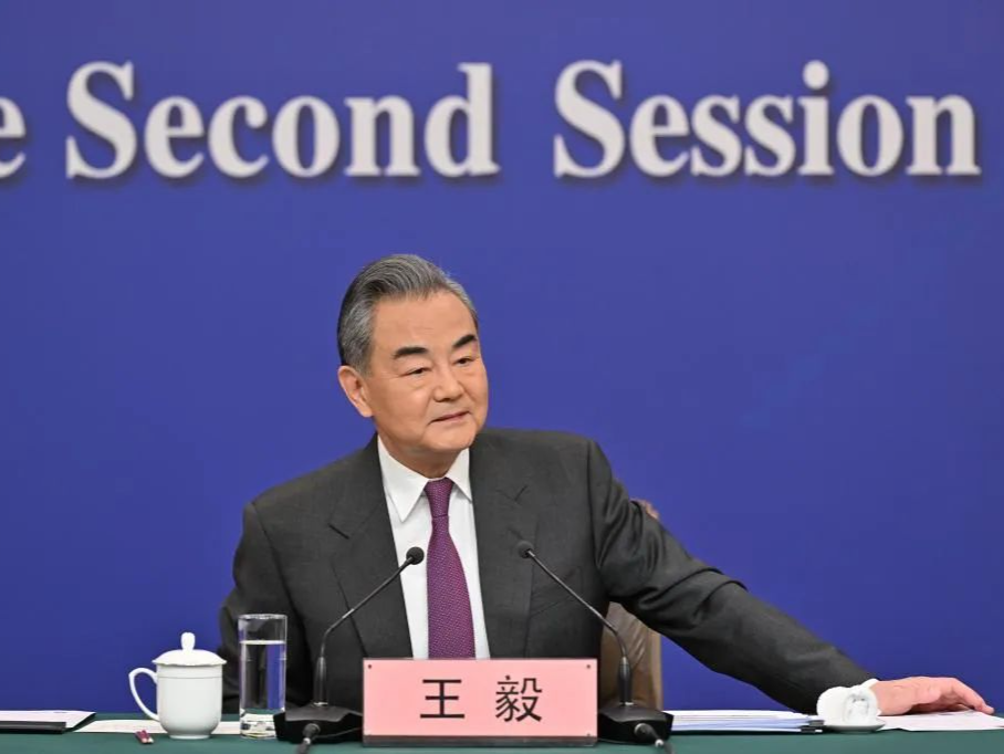 王毅回应外交热点问题，信息量很大！