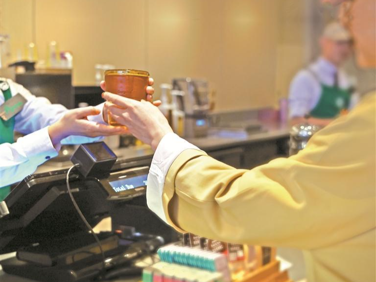 晶报特别报道 | “空杯减塑”，助垃圾分类一“杯”之力