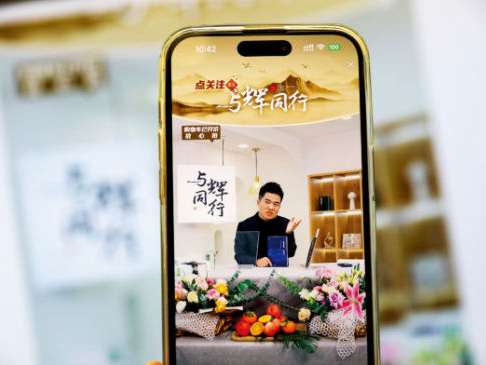 多枚董宇辉相关商标已转给“与辉同行”公司！