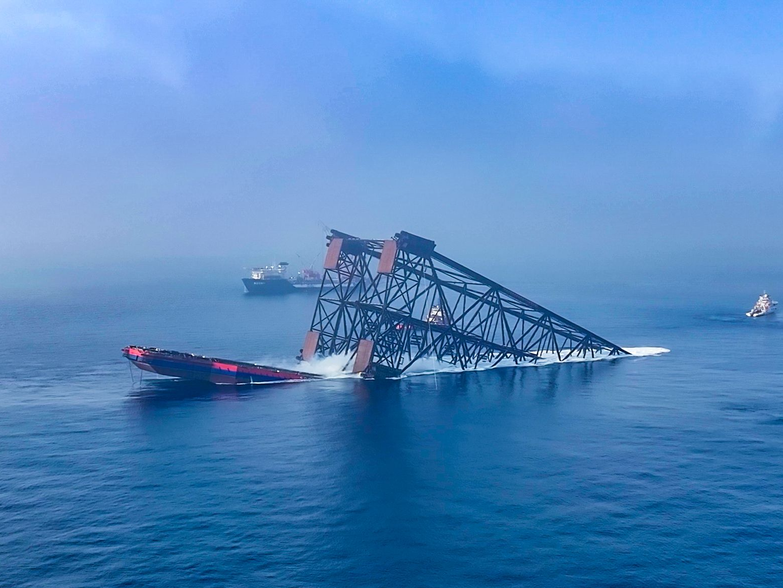 深圳油田又添重器：亚洲第一深水导管架“海基二号”完成海上安装