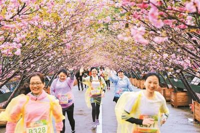 深圳首条环湖生态马拉松赛道迎来“第一跑”！9.9公里碧道串联10多处景点