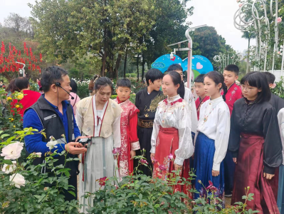 深圳这所小学把教室搬进了公园，让教学焕发新活力！