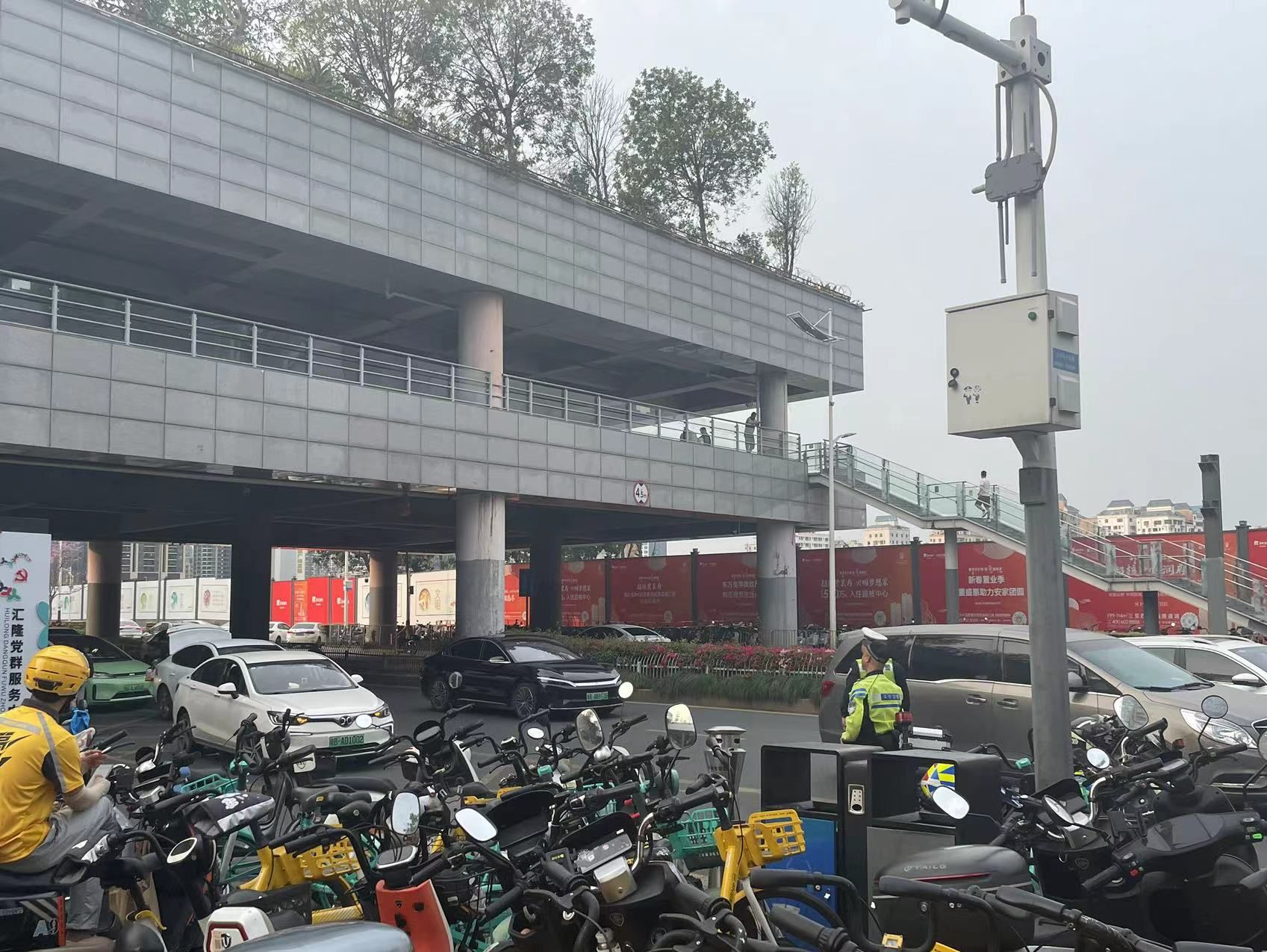 深圳北站场周边巡逻防控加强，记者现场走访→