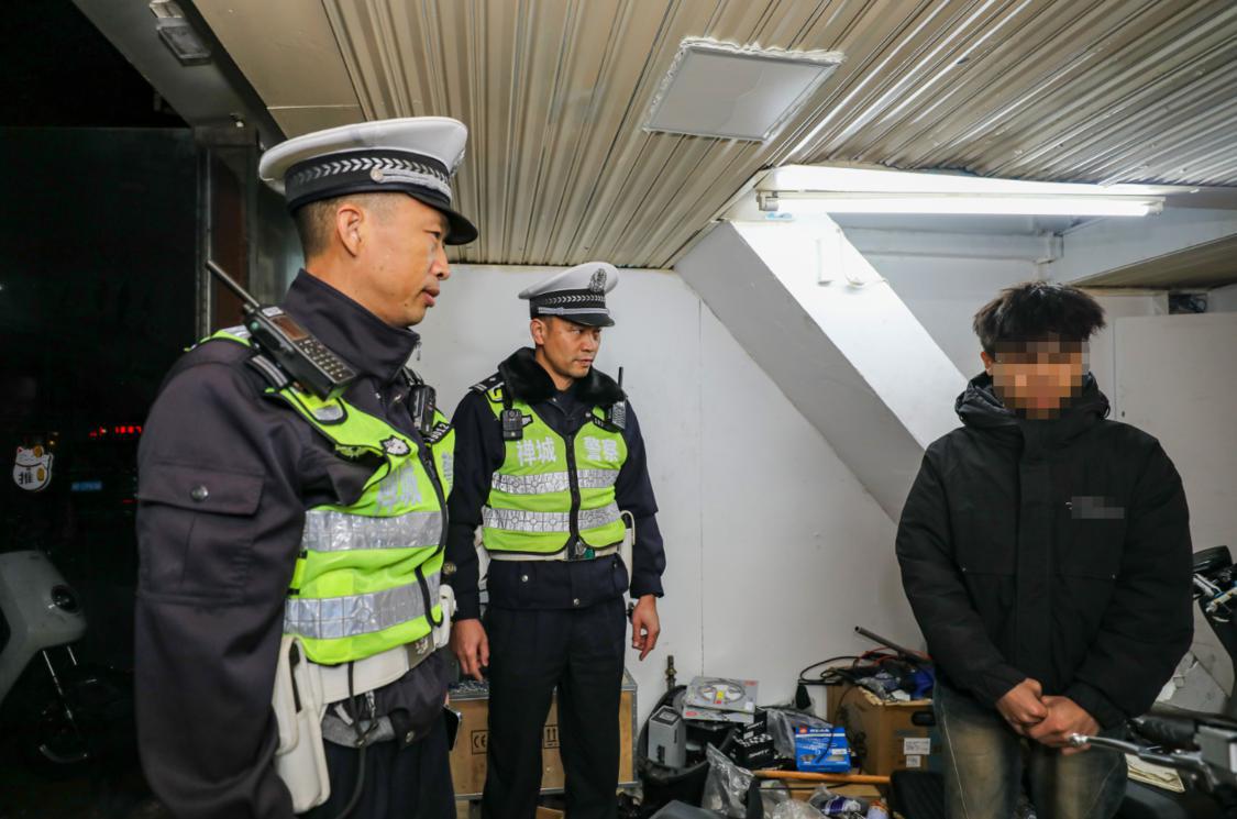 禅城公安持续整治“炸街”“飙车”违法行为