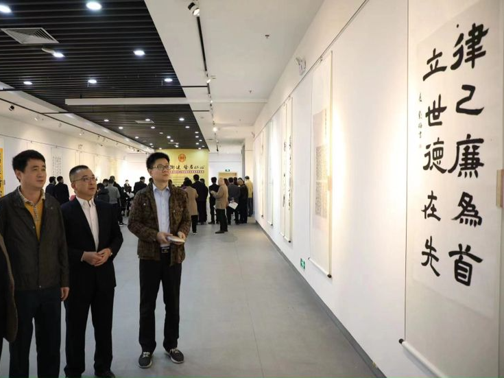 宝安卫健局职工书画摄影比赛优秀作品展在宝安图书馆展出